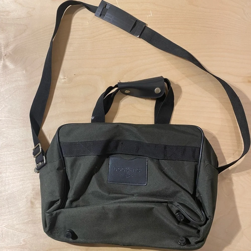 Dockers Dark Gray Men's Messenger Bag (PS)